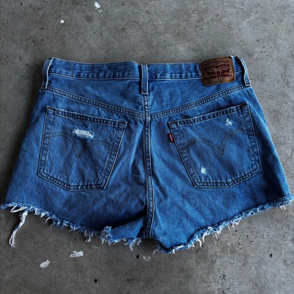 Levis 501‎ Womens Denim Shorts Frayed Hem Distressed Ripped Light Wash 30 - Picture 3 of 6